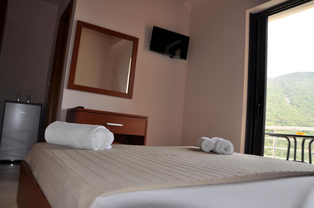 Belvedere Hotel & Suites Himare Exteriör bild