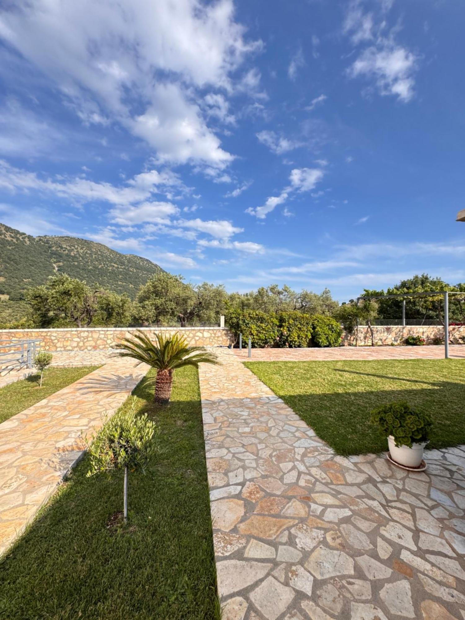 Belvedere Hotel & Suites Himare Exteriör bild