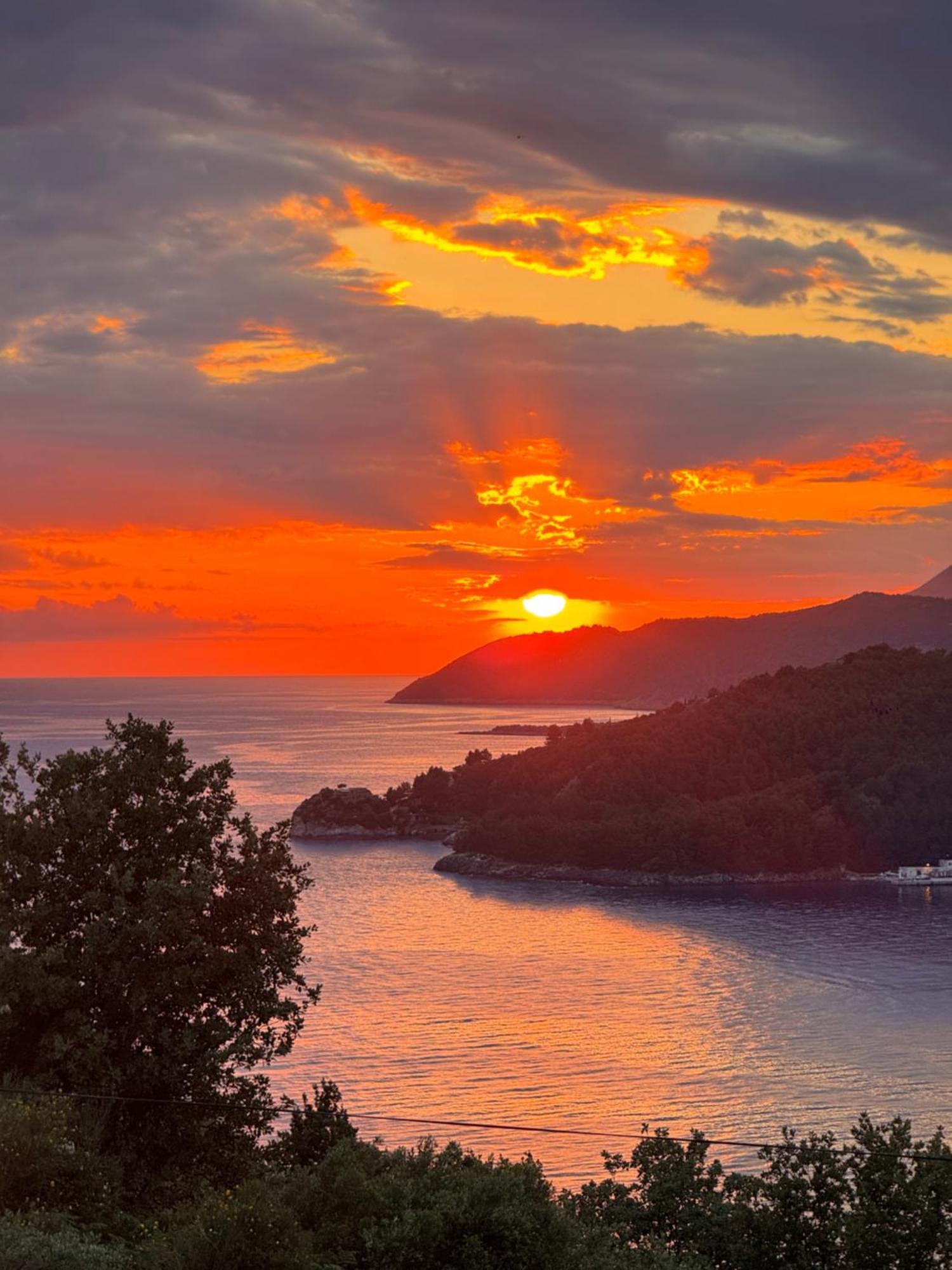 Belvedere Hotel & Suites Himare Exteriör bild